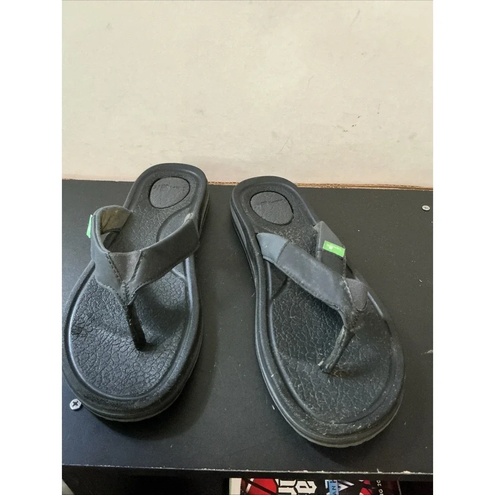 Sanuk Beer Cozy Flip Flops Mens Size 9 Black Yoga Mat Comfort Sandals 1099404